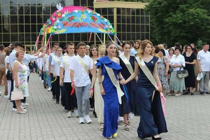 “Дитинство під звуки танків