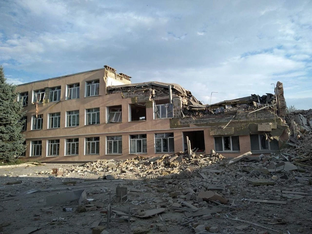 “Дитинство під звуки танків