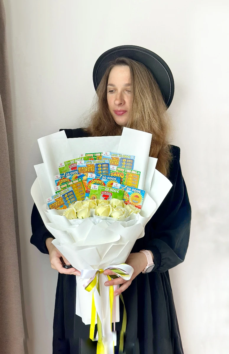 “Дім там, де твоя сім’я”. Як переселенка з Волновахи створює їстівні букети у Литві