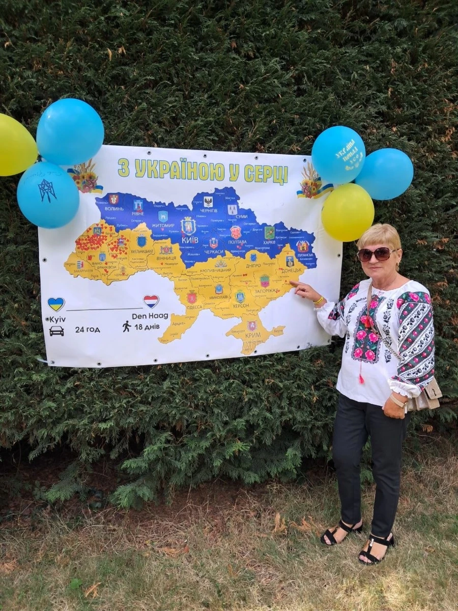 "Місто Гаага. На святі для українців "З Україною в серці" розповідаю про Донеччину".