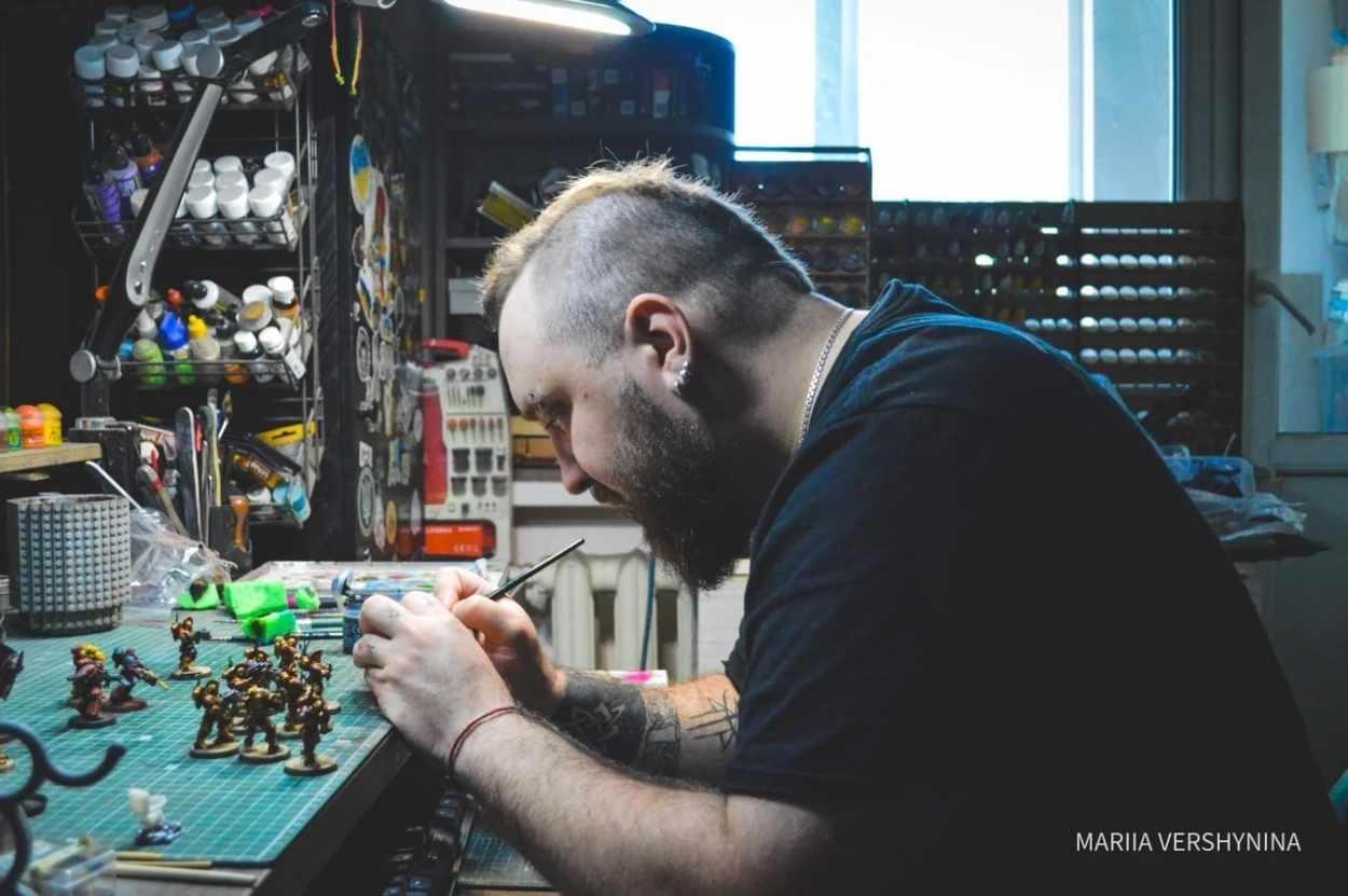 «Мистецтво не лікує рани, але допомагає жити». Історія ветерана з Луганська Марка Головея