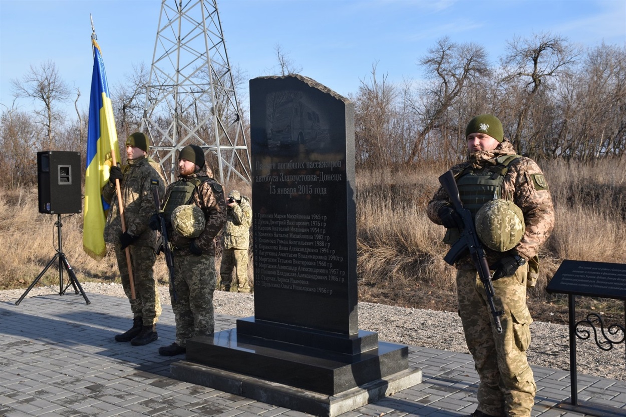 На місці події містяни проводять мітинги-реквієми за загиблими