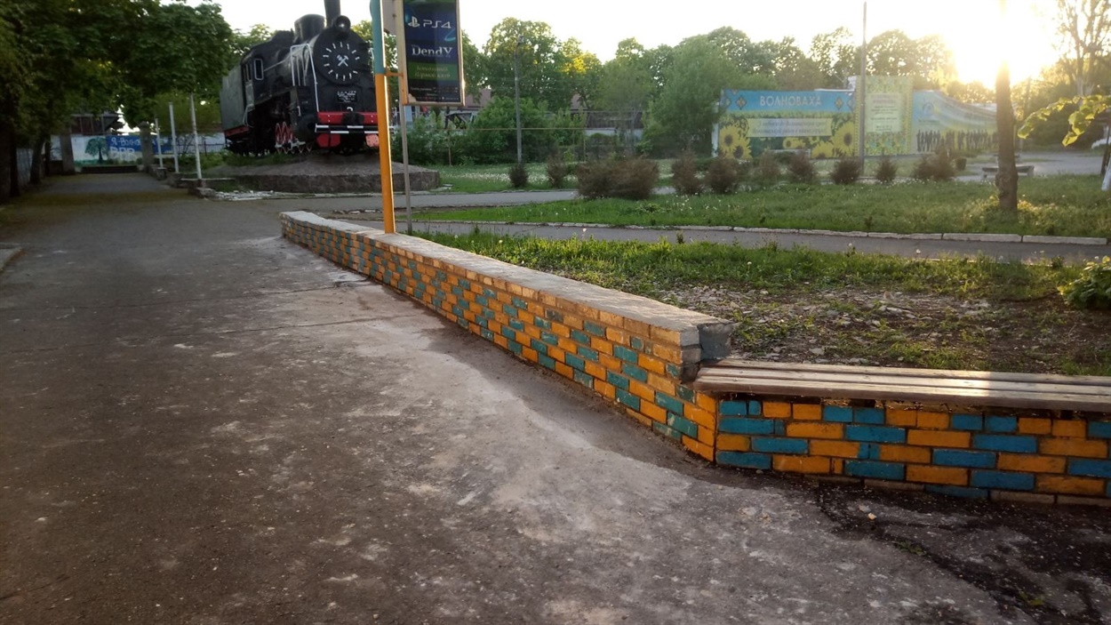 Парапет в центральном сквере 