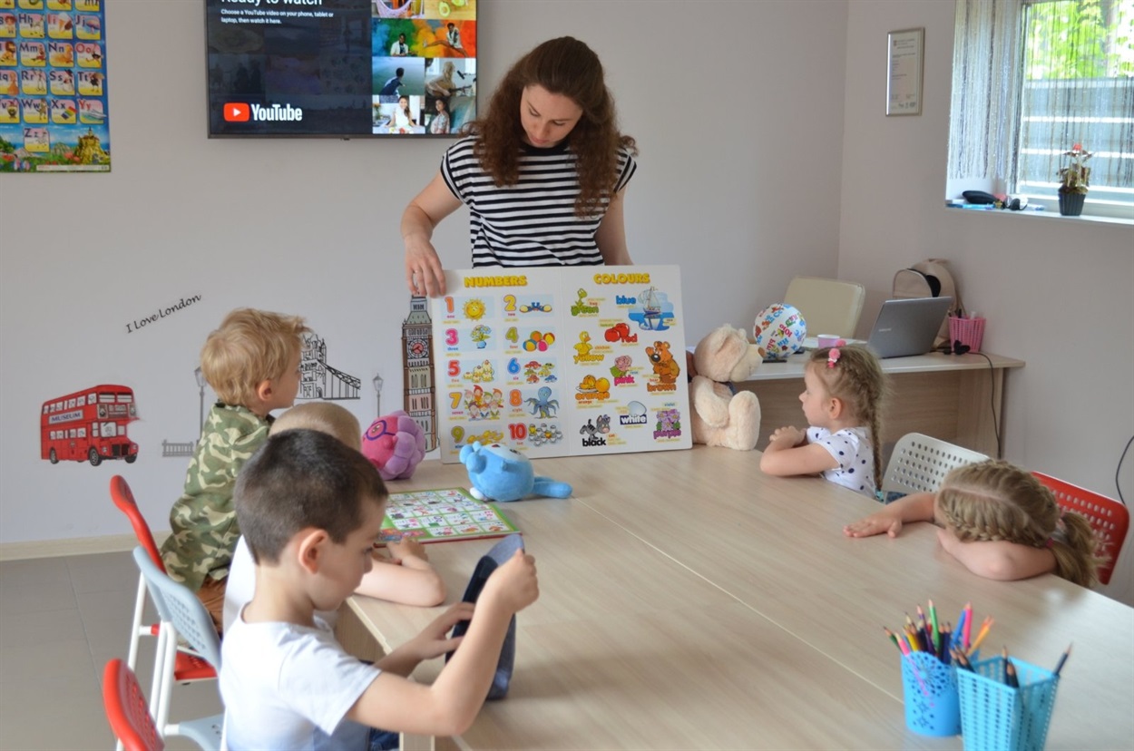 Пані Анна на уроці з дітьми