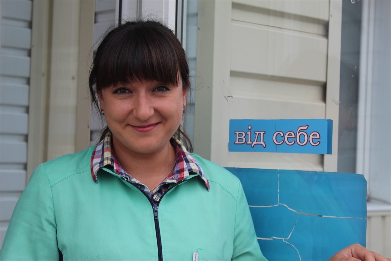 Волноваська масажистка Ауріка Васильєва під час інтерв'ю з Волноваха.City