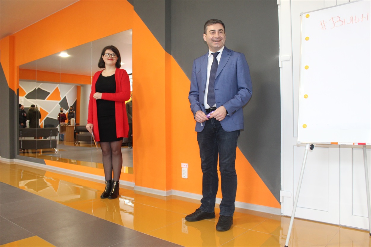 Дмитро Лубінець на відкритті молодіжного центру у Вільному