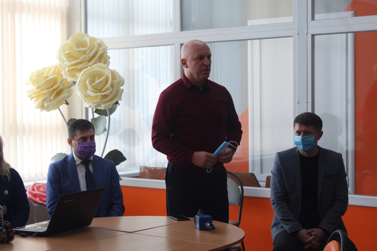 Вадим Філашкін на відкритті молодіжного центру в Ольгинці