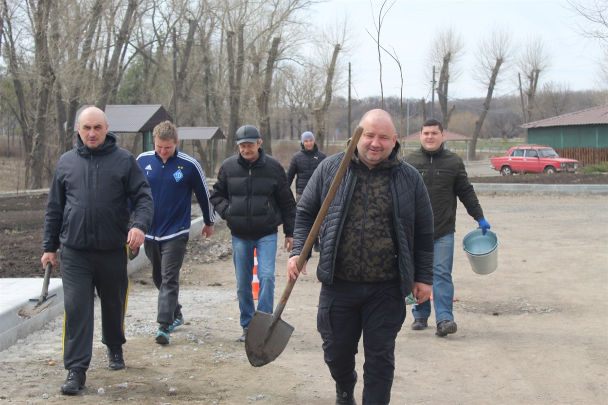 Іван Лубінець на акції "1 млн дерев за добу" у Волновасі