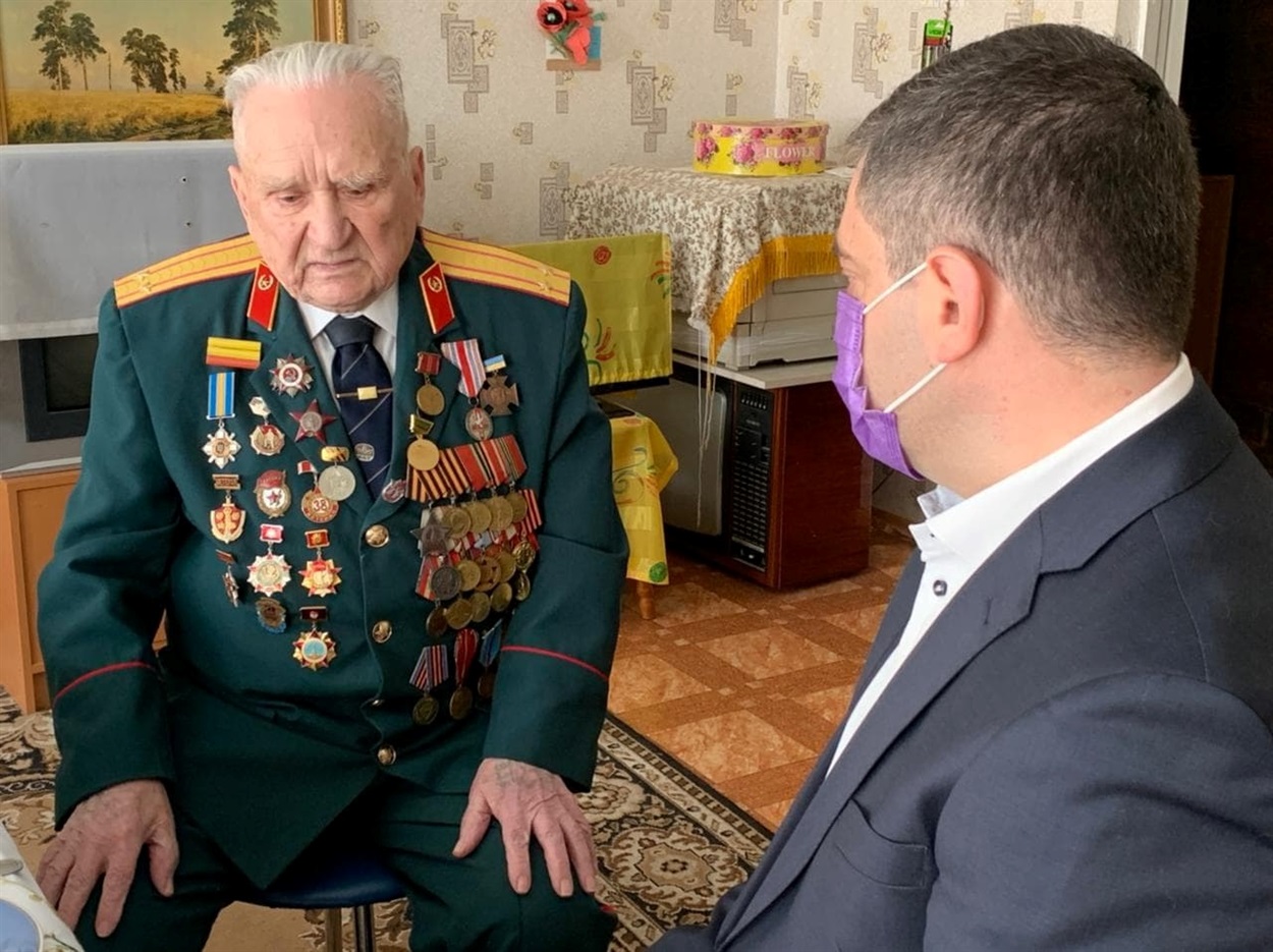 Ветеран війни Іван Арсентьєв та нардеп Дмитро Лубінець