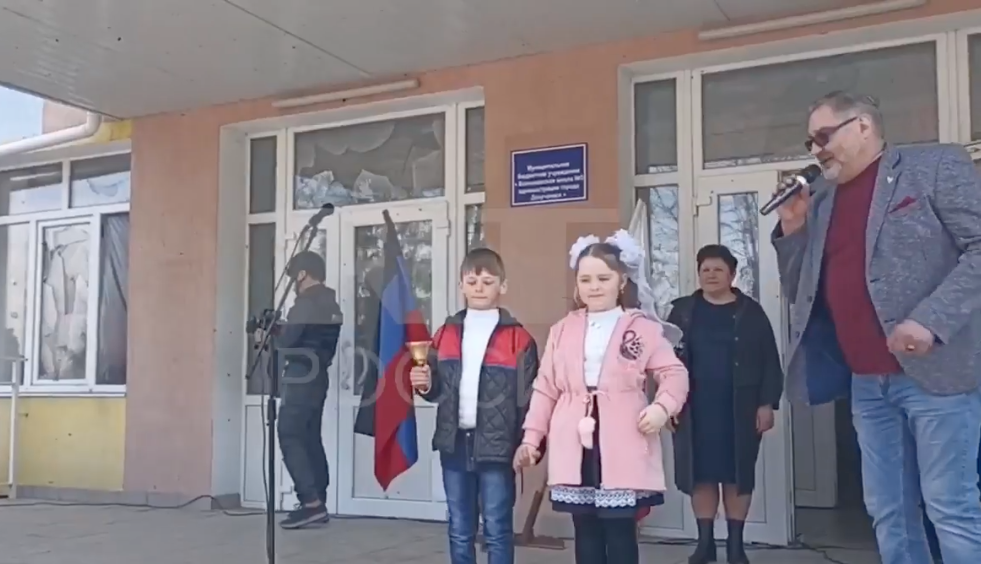 Окупанти "відкрили" школу у Волновасі. Скріншот з відео