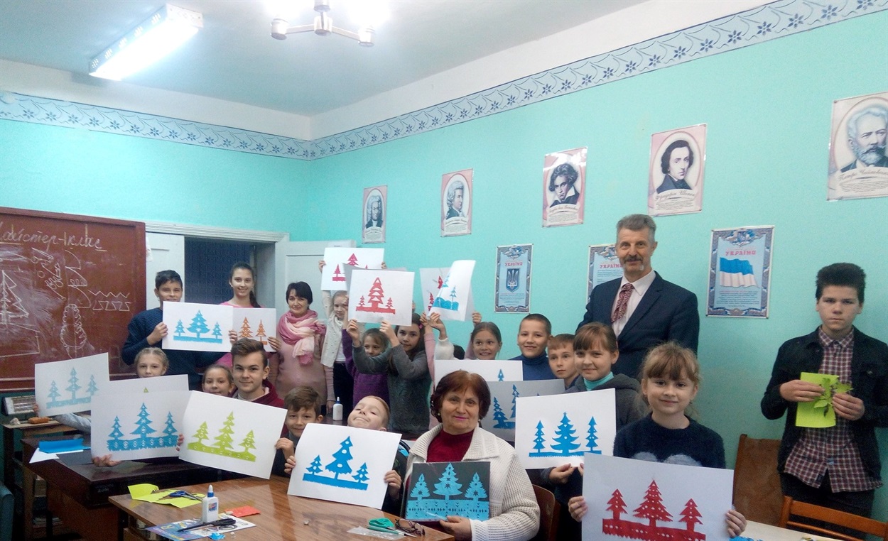 Тарас Крамаренко з учнями