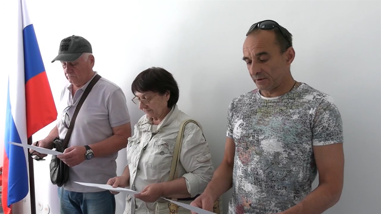 Мешканці окупованих територій приносять присягу росії