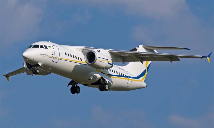 Літак Ан-158 у небі