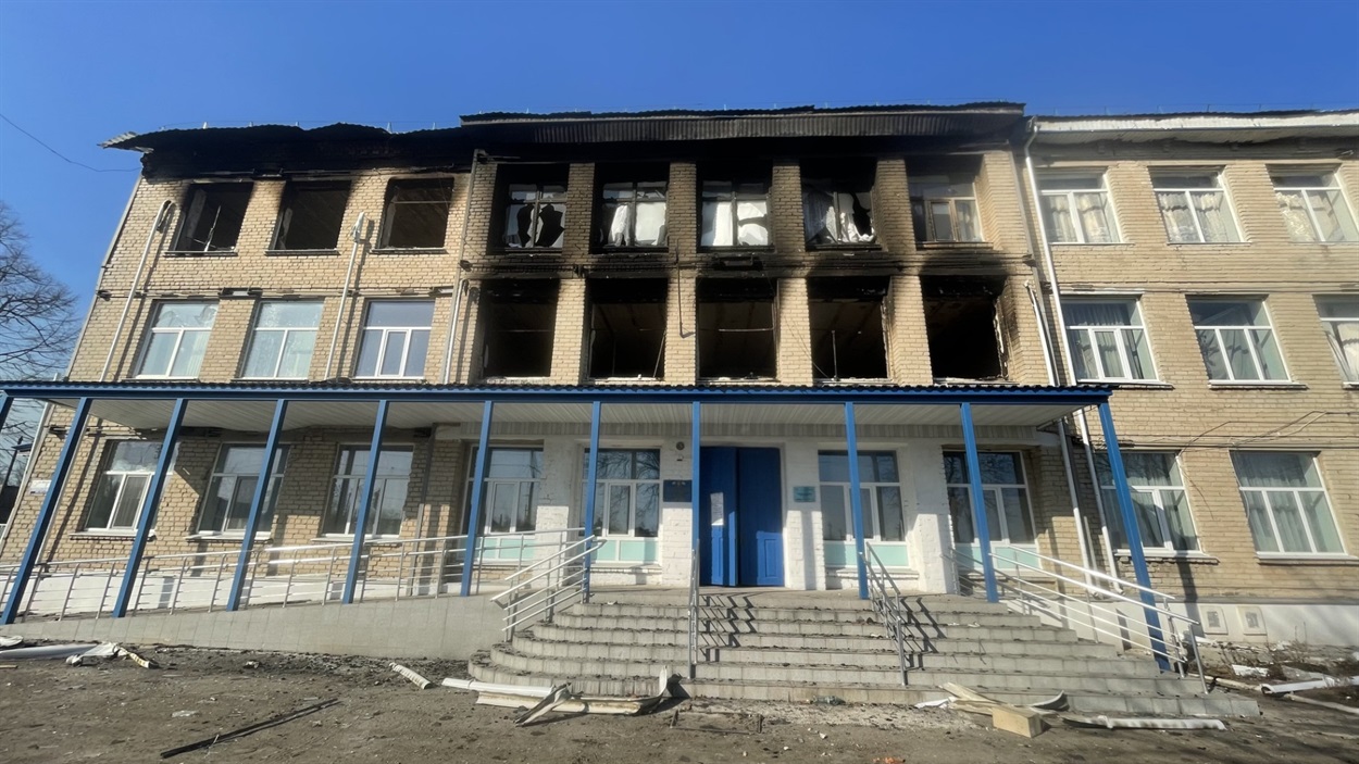 Волноваська сьома школа після обстрілів російською армією