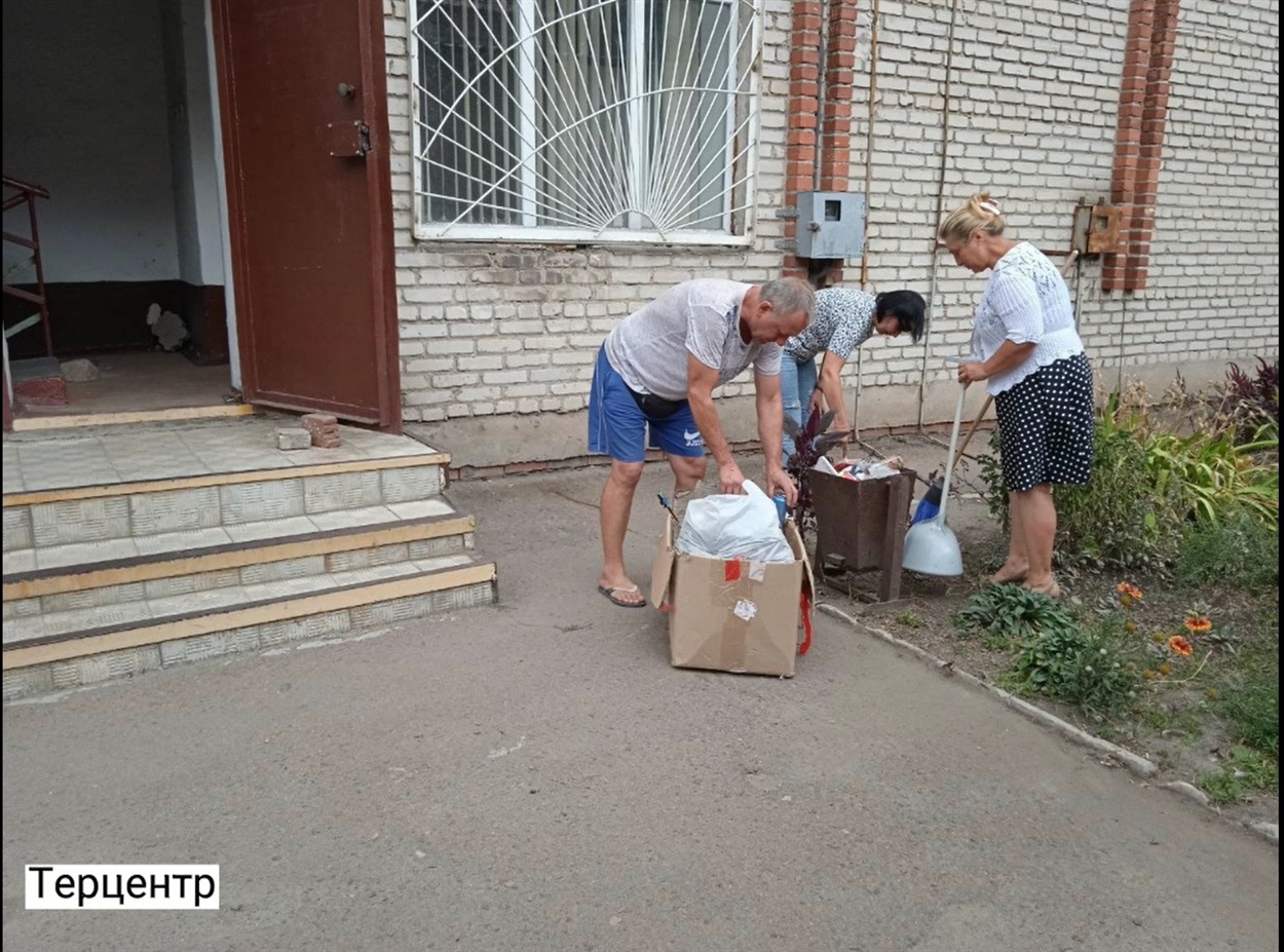 Працівники Волноваського терцентру на суботнику окупантів