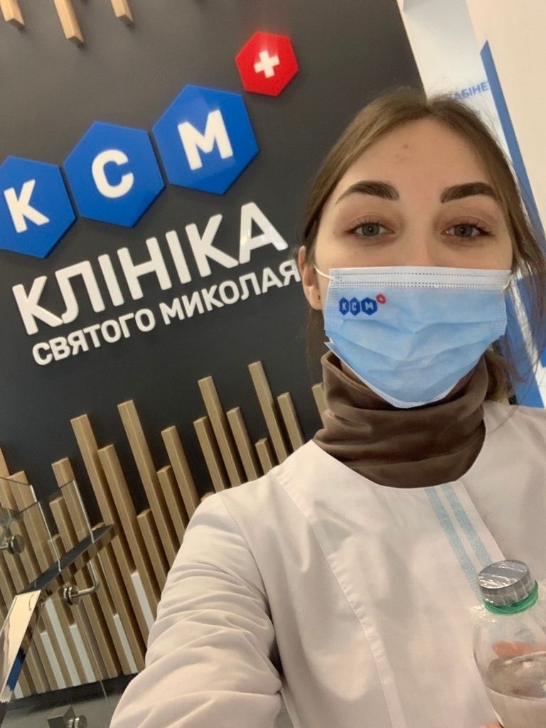 Настя під час останнього дня на роботі