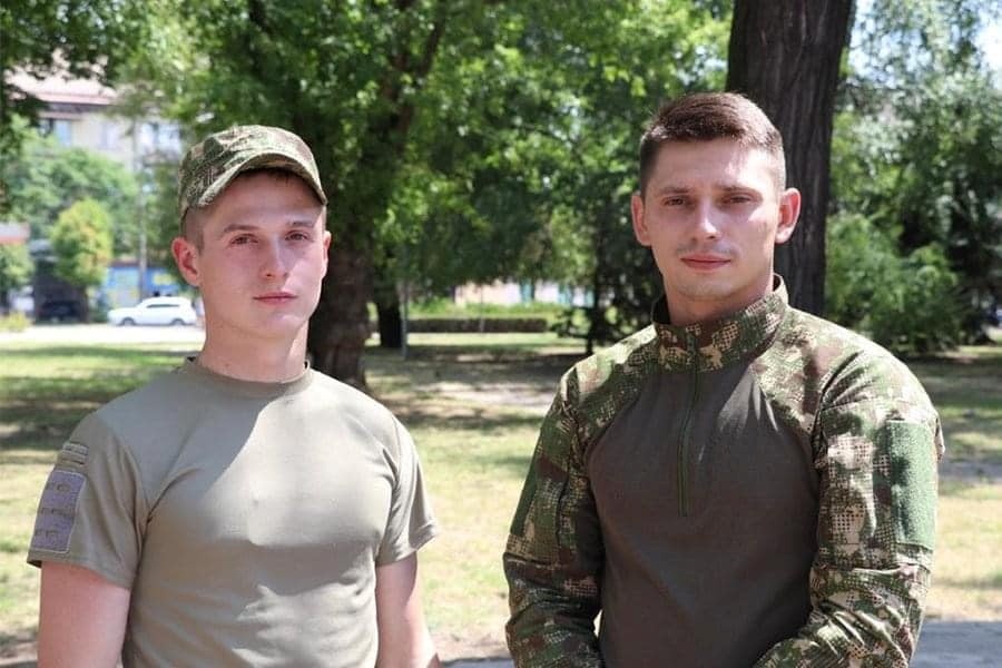 Гвардійці Тарас і Олег