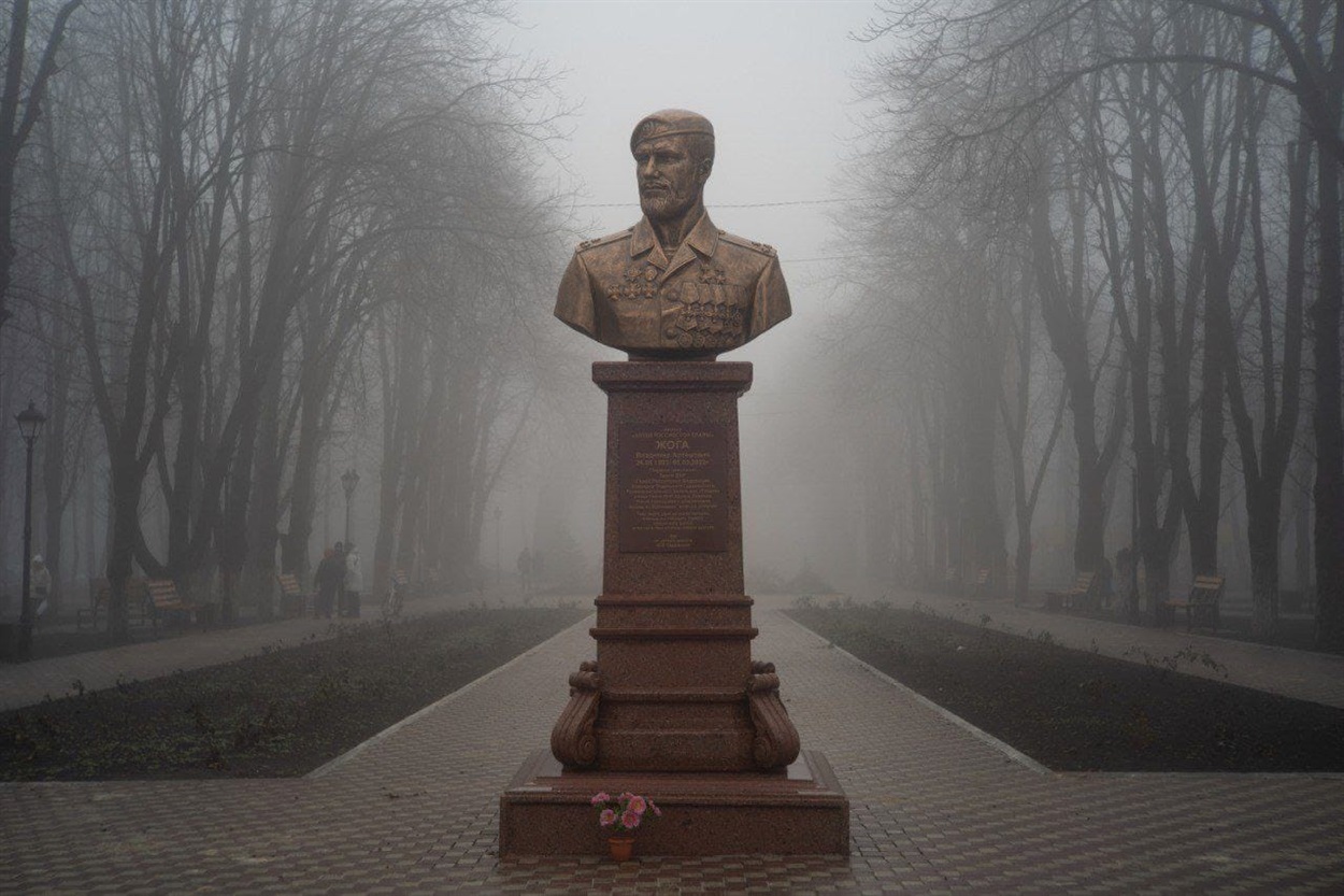 Пам'ятник вбивці та окупанту Жозі у центрі Волновахи