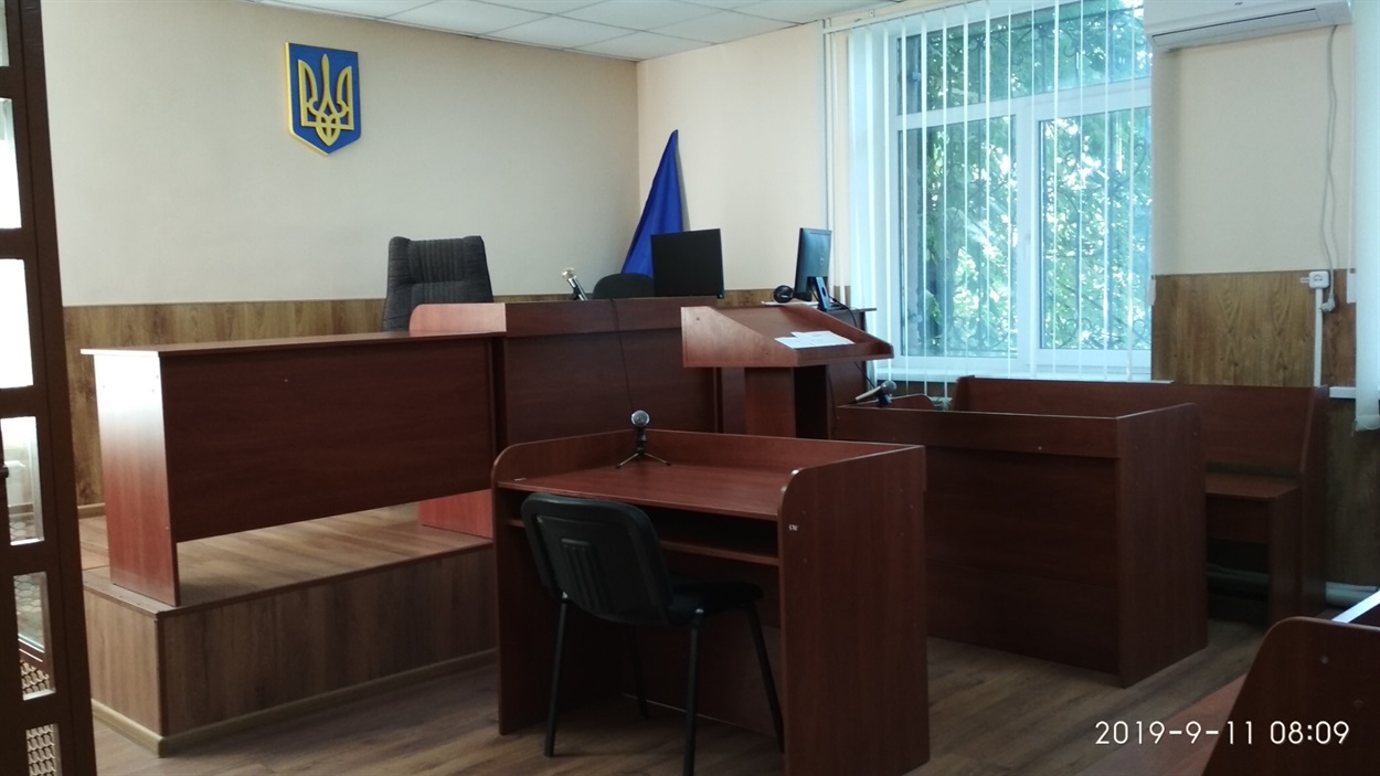Зала суду у Великій Новосілці