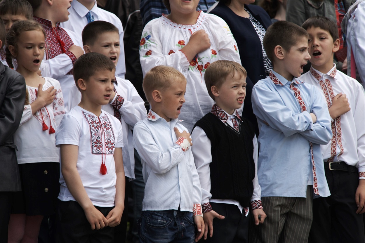 Діти на шкільній лінійці. Волноваха