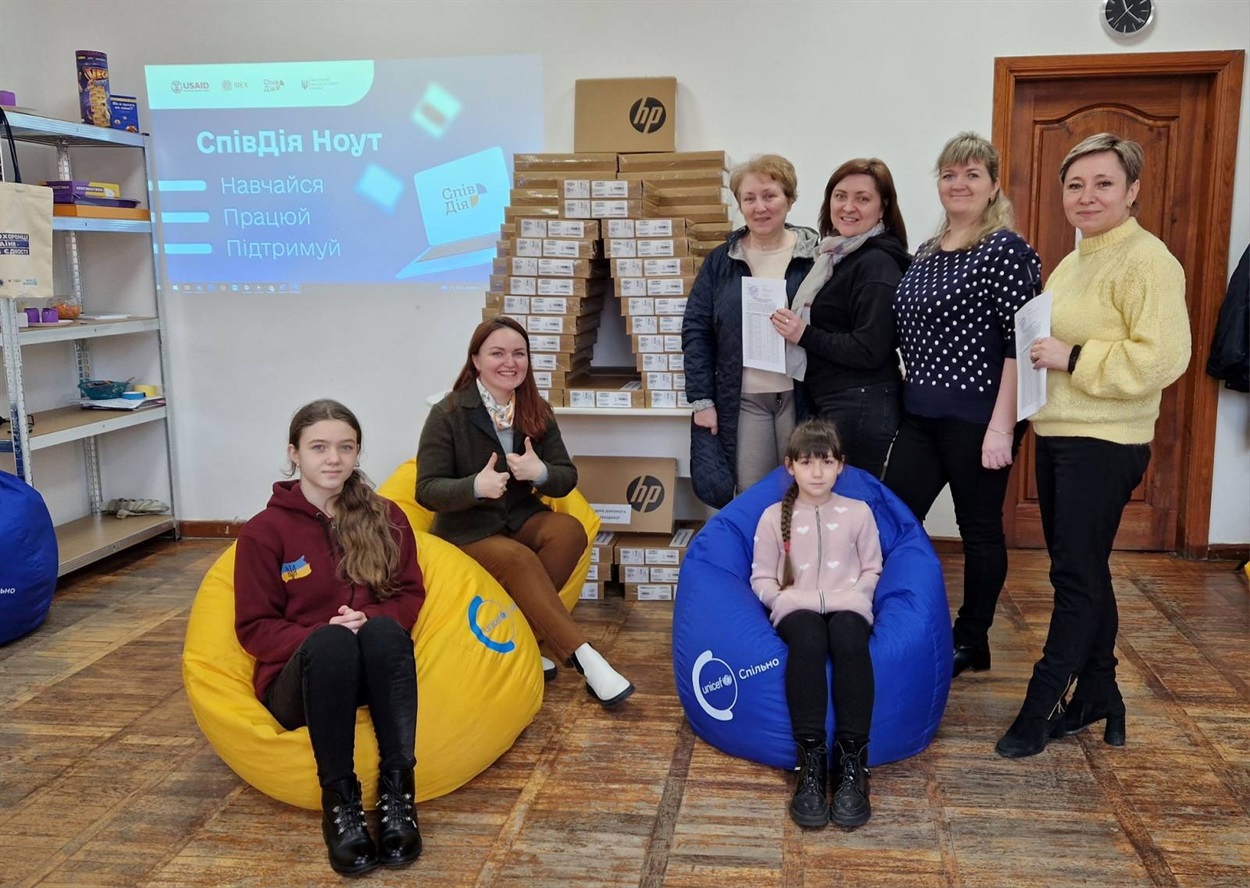 30 учнів Великоновосілківської школи №2 отримали ноутбуки для дистанційного навчання в рамках національного проєкту "СпівДія Ноут"