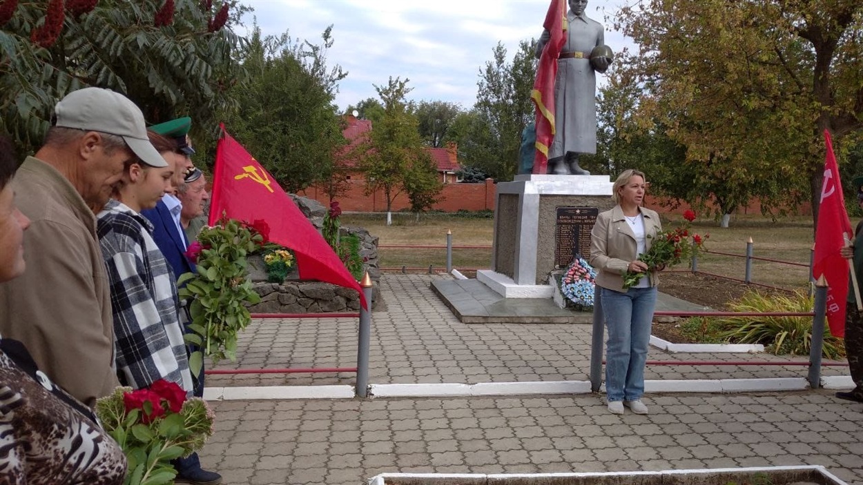 Колаборанти святкують "день села" в окупованому Вільному Волноваського району