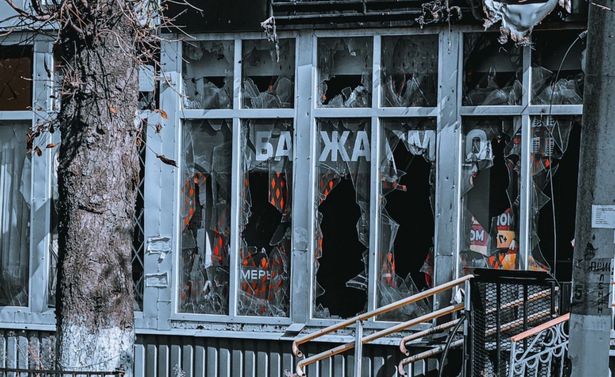 Розбита аптека у тимчасово окупованій Волновасі