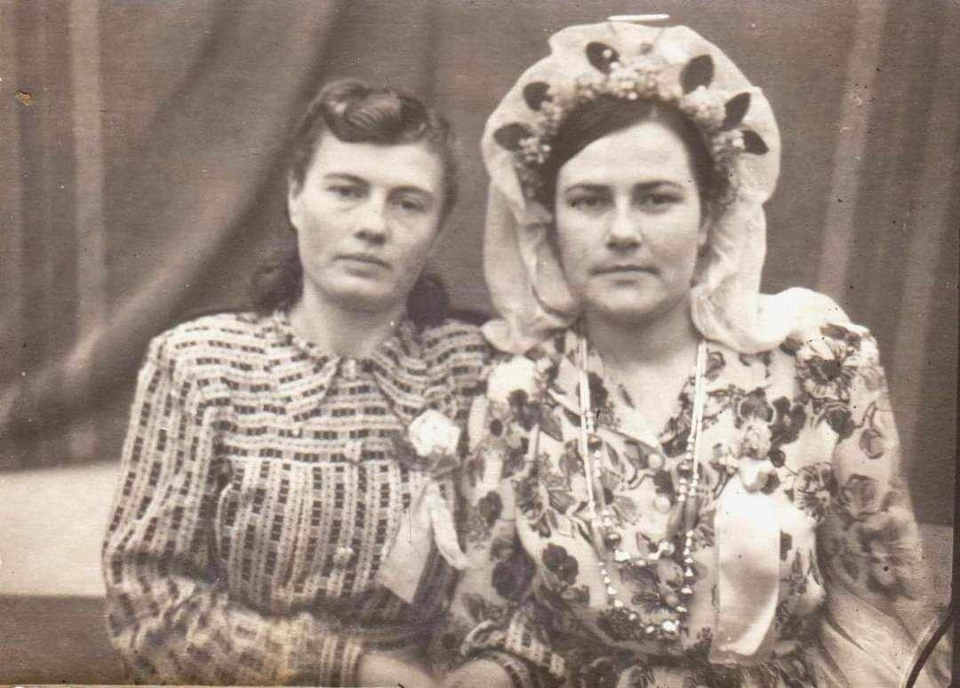 Коралі, дукати, гердани. Які традиційні прикраси носили жінки Донеччини у ХІХ-ХХ століттях — фото