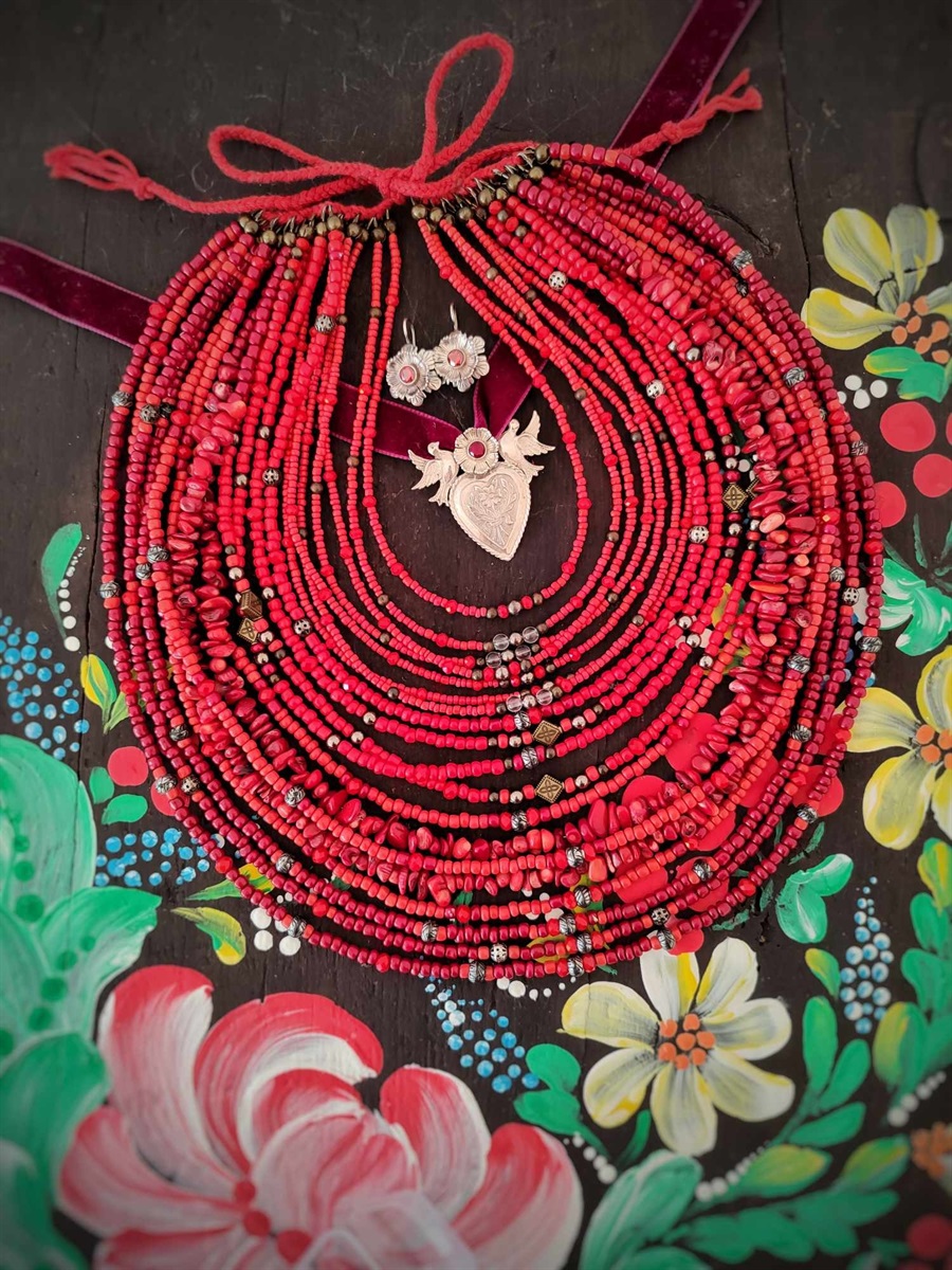 Бісерне намисто з колючим коралом, срібний ягнусик та сережки "калачики"