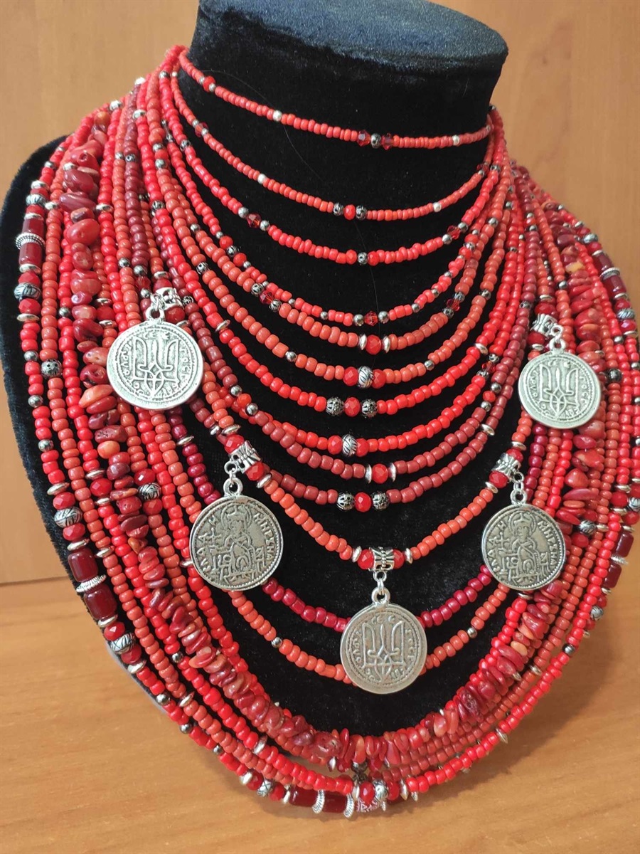 Бісерне намисто з колючим коралом та срібними дукатами з орнаментом тризуба та Володимира Великого
