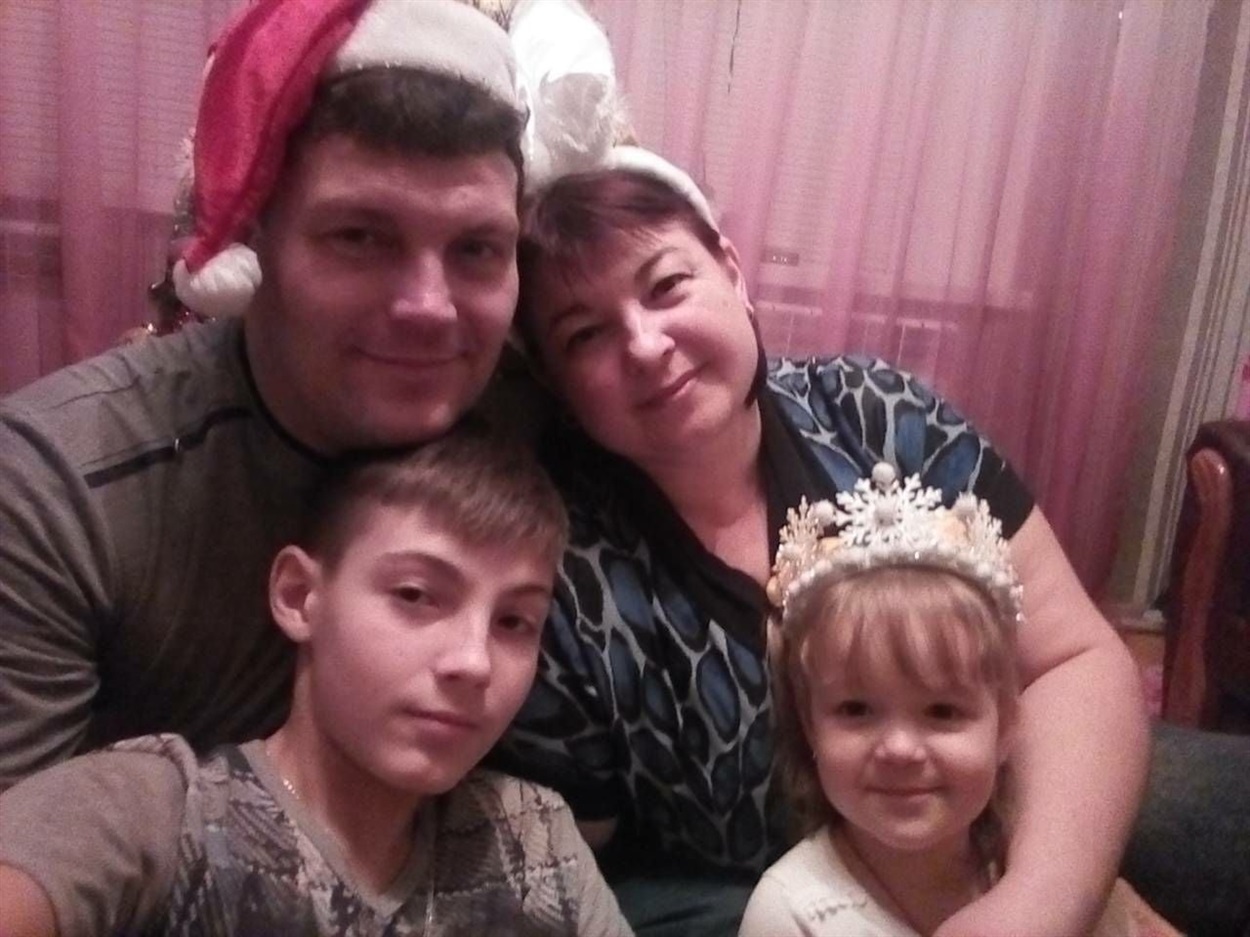 Захисник з родиною