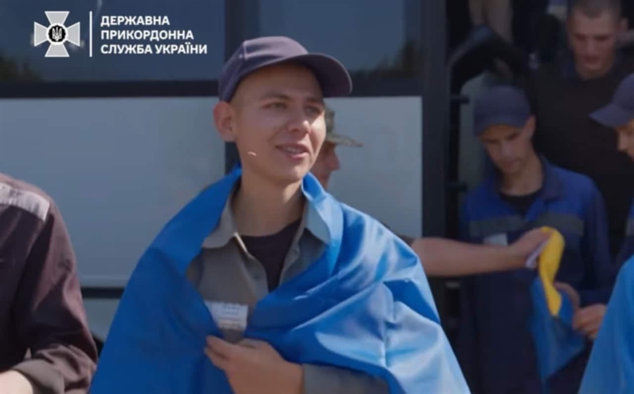 Олексій Новіков після повернення з російського полону