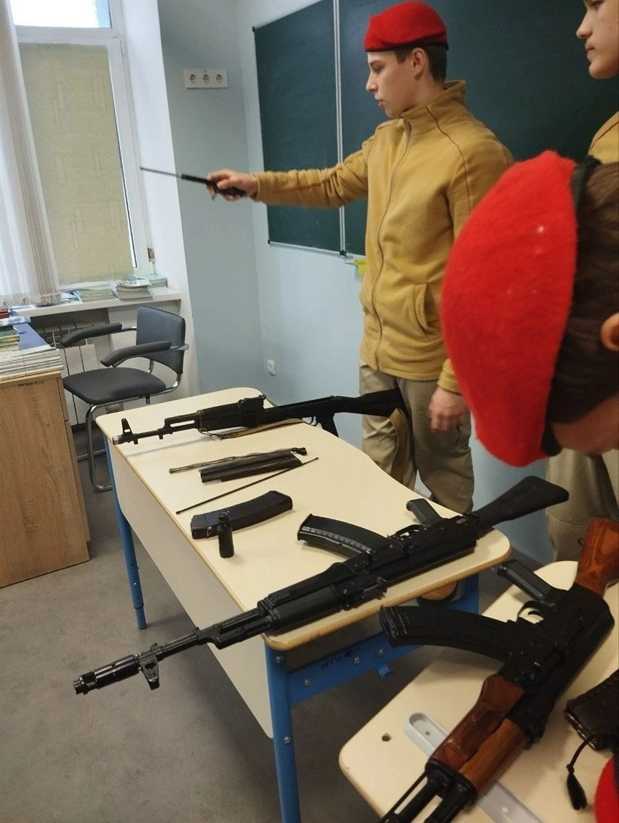 Дітей готують до війни. Як РФ мілітаризує дитинство на захоплених територіях України