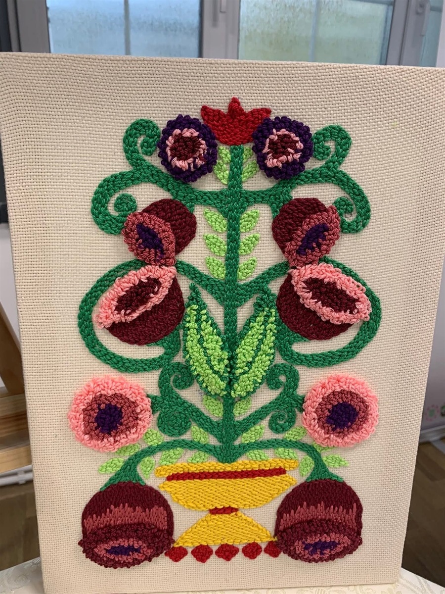 «Вишивка килимів з квітковим орнаментом» з Волноваського району