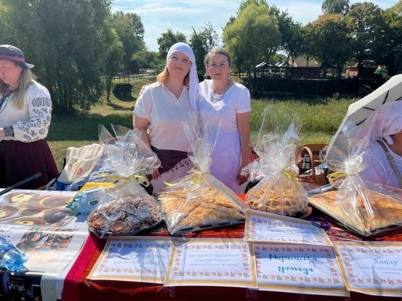 «Приготування веретеняних солодощів «Урчух-татлиси».  Традиційна кухня надазовських греків»