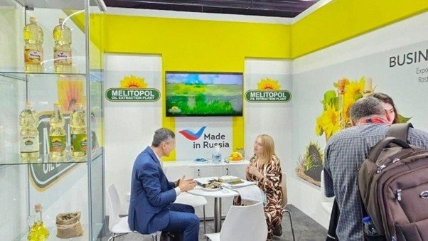 Продукція Мелітопольського олійноекстракційного заводу на виставці в Дубаї. фото з росЗМІ.

