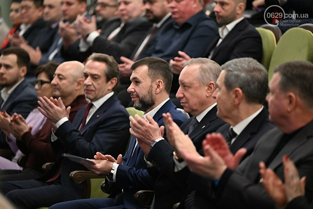 Окупанти урочисто відкрили драмтеатр, який знищили разом з людьми у Маріуполі: Відео