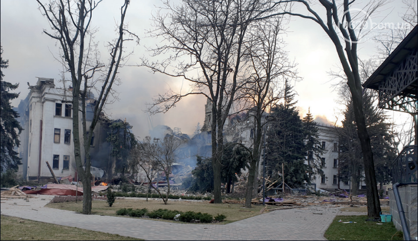 Окупанти урочисто відкрили драмтеатр, який знищили разом з людьми у Маріуполі: Відео