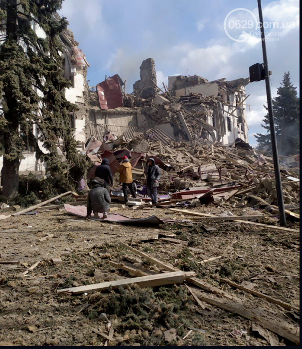 Окупанти урочисто відкрили драмтеатр, який знищили разом з людьми у Маріуполі: Відео