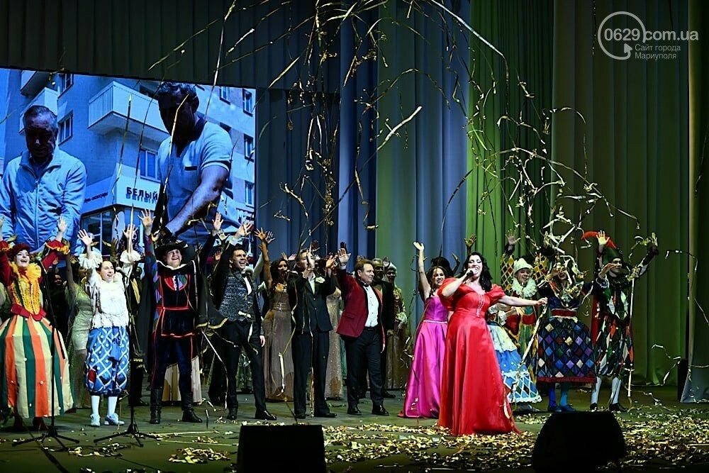 Окупанти урочисто відкрили драмтеатр, який знищили разом з людьми у Маріуполі: Відео