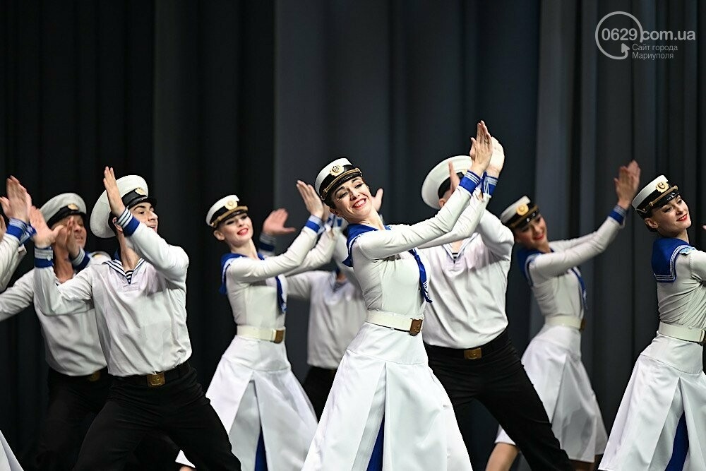 Окупанти урочисто відкрили драмтеатр, який знищили разом з людьми у Маріуполі: Відео