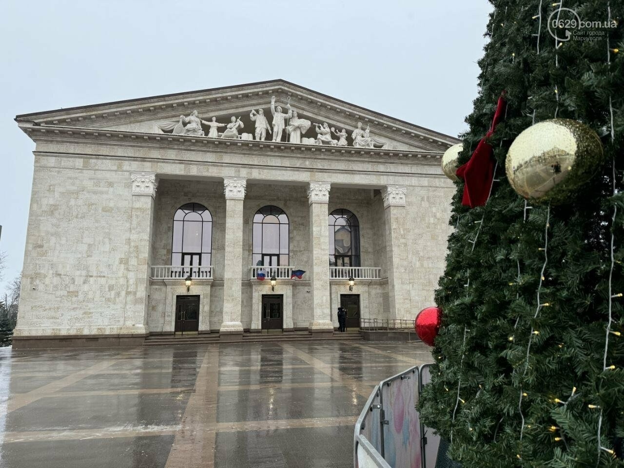 Окупанти урочисто відкрили драмтеатр, який знищили разом з людьми у Маріуполі: Відео