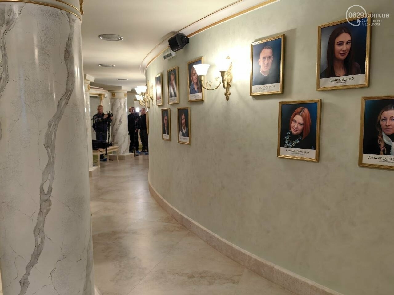 Окупанти урочисто відкрили драмтеатр, який знищили разом з людьми у Маріуполі: Відео