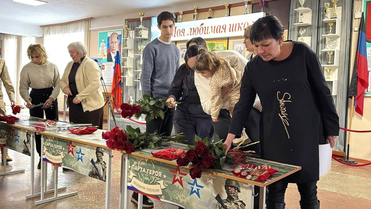 Мілітаризація дітей: донецька школа ховає на війні своїх випускників «партіями»