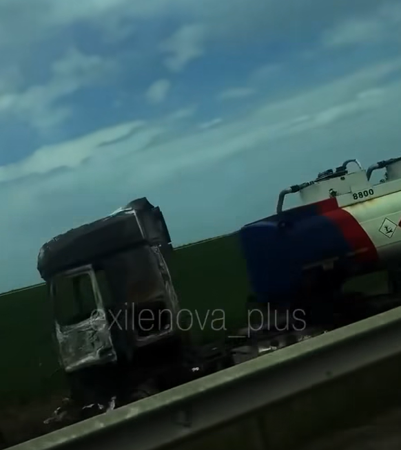 Скрін з відео на якому згорівший бензовоз
