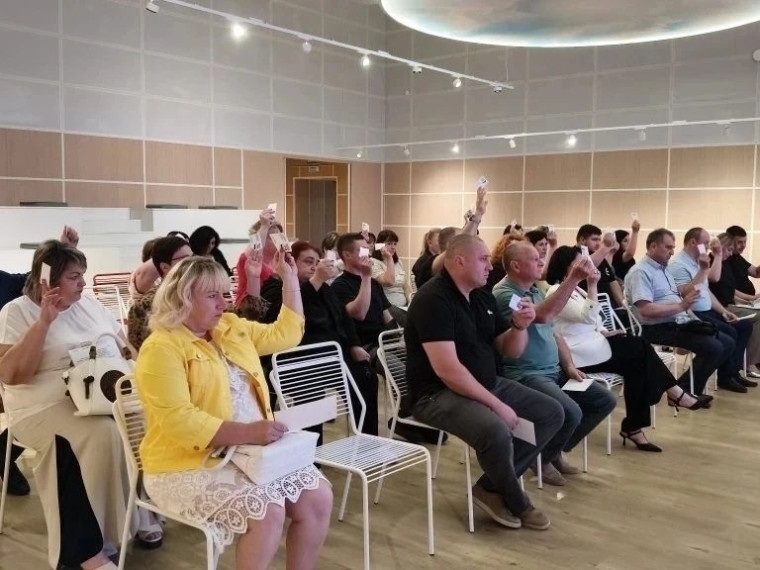 У Волновасі окупанти провели конференцію партії «Єдина росія». Фото