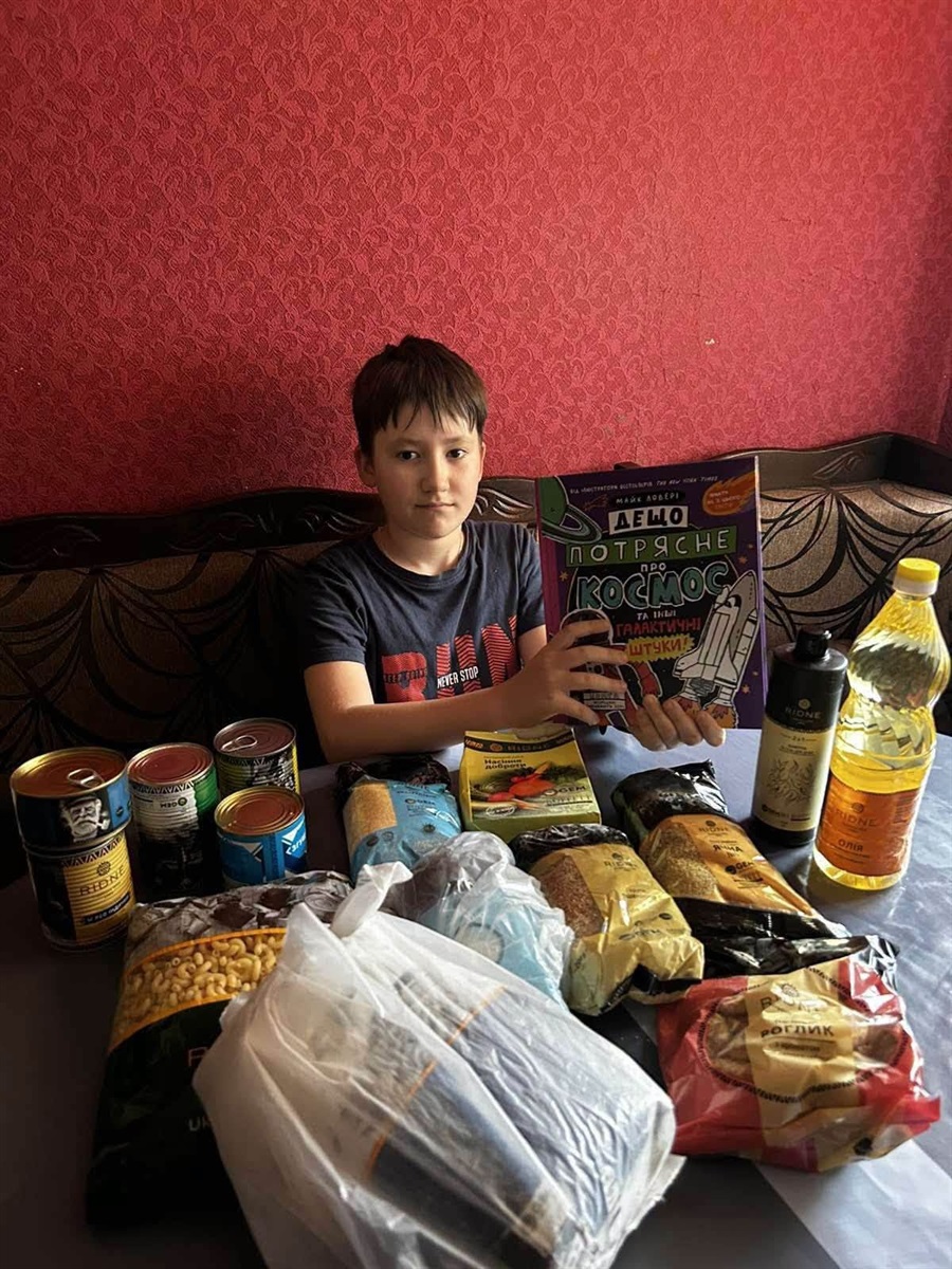Книги й продуктові набори отримали діти-переселенці зі Старомлинівської громади