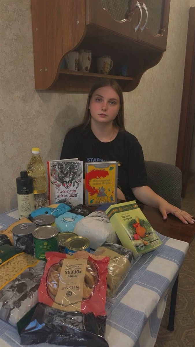 Книги й продуктові набори отримали діти-переселенці зі Старомлинівської громади